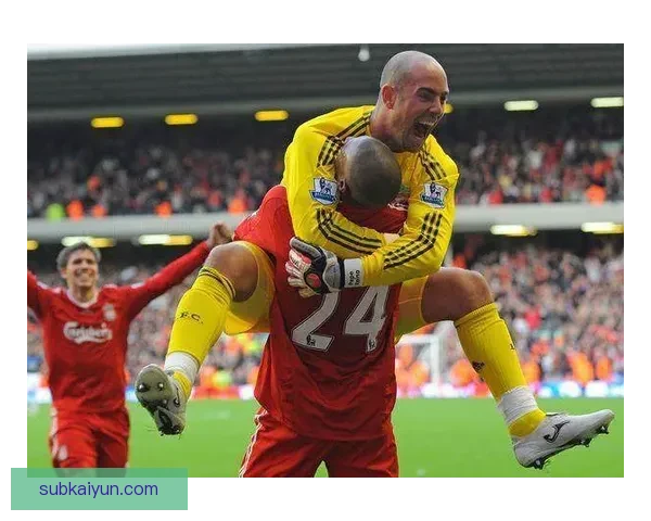 阿利松与范迪克保持默契配合，防守表现稳健引发关注